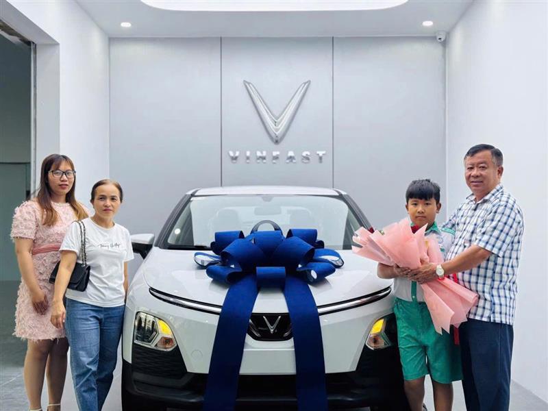 Mừng Quý Khách Hàng Nhận Xe Mới
